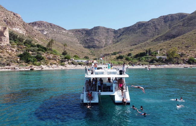Paseo en catamarán por Cabo de Gata - Foto 2