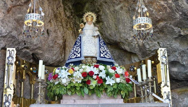 Excursión a los lagos de Covadonga y Cangas de Onís - Foto 3