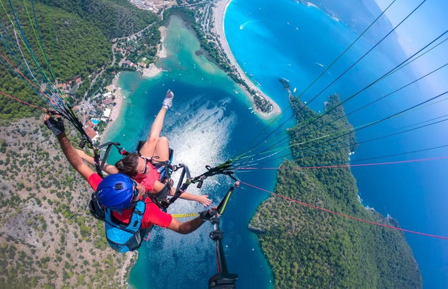 Voo de parapente por Ölüdeniz - Foto 1