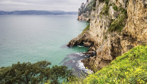 Paseo en barco desde Santoña hasta el Faro del Caballo - Foto 2