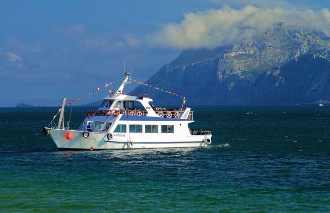 Paseo en barco desde Laredo hasta el Faro del Caballo de Santoña - Foto 1