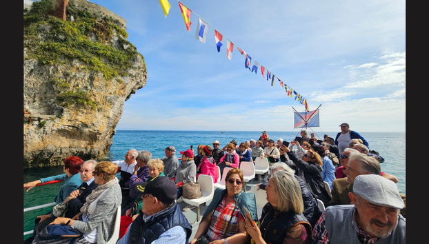 Paseo en barco desde Laredo hasta el Faro del Caballo de Santoña - Foto 3