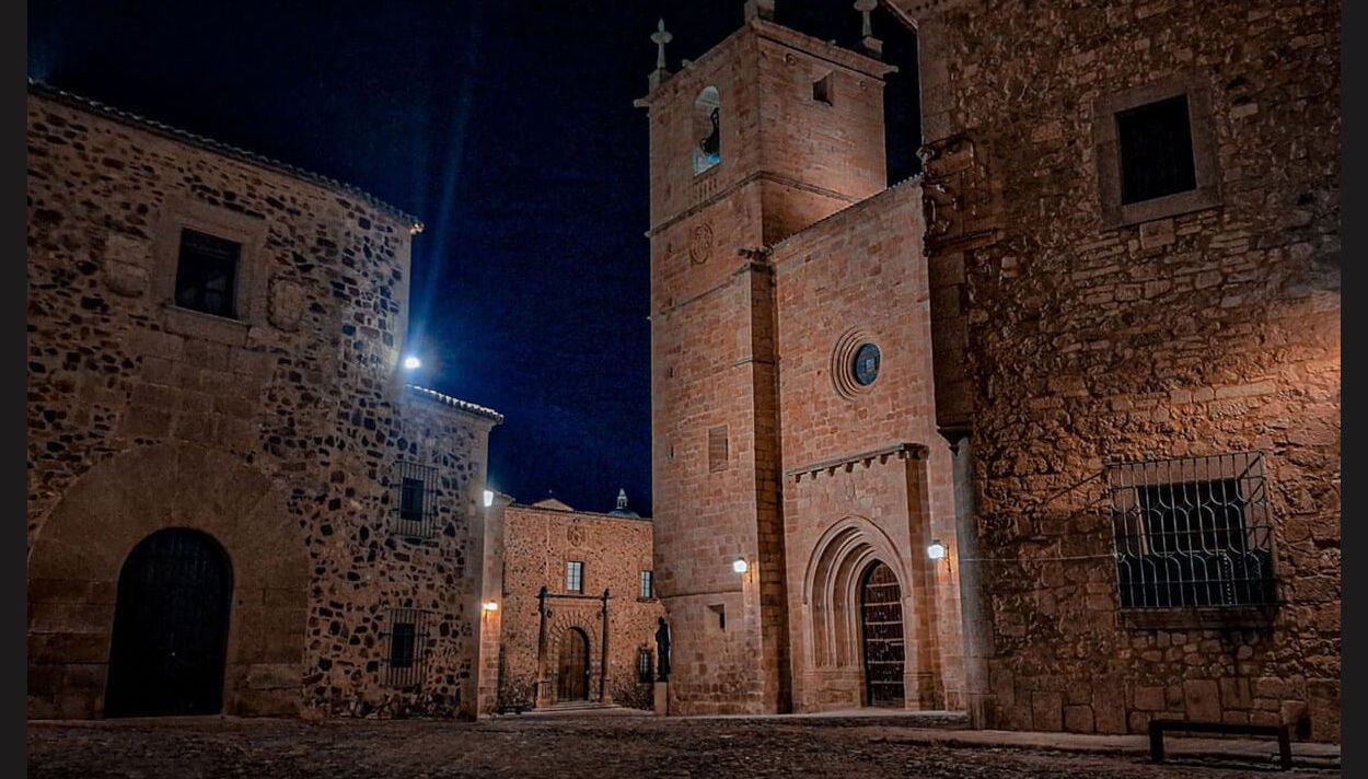Free tour de los misterios y leyendas de Cáceres - Foto 1