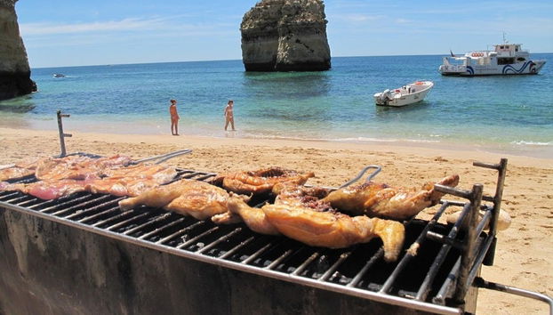 Churrasco na praia de Benagil