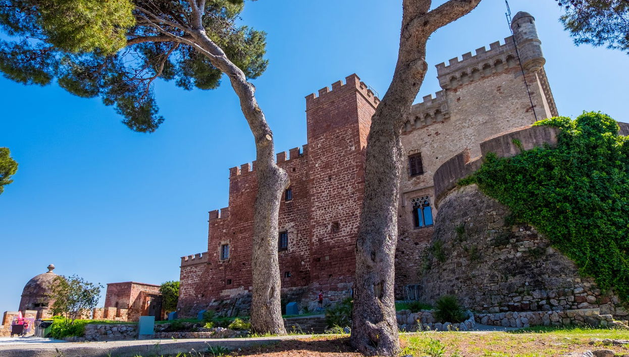 Entrada al Castillo de Castelldefels - Foto 1