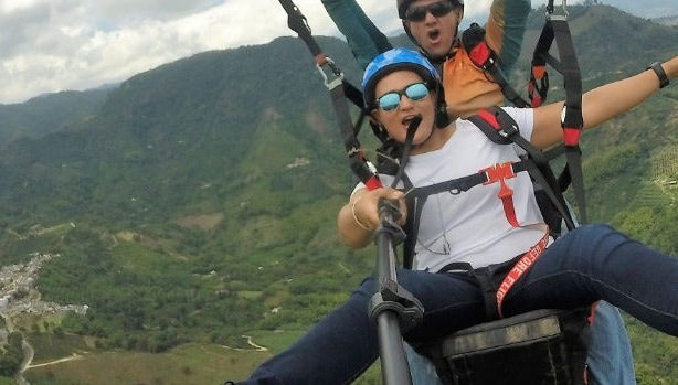 Volo privato in parapendio sul Triangolo del Caffè