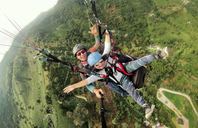 Vuelo privado en parapente sobre el Eje Cafetero - Foto 3