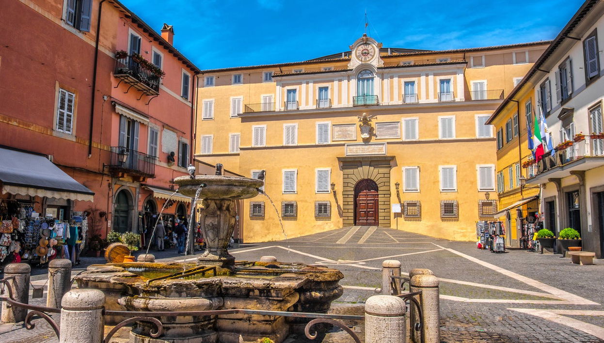 Visita às vilas pontifícias de Castel Gandolfo - Foto 1