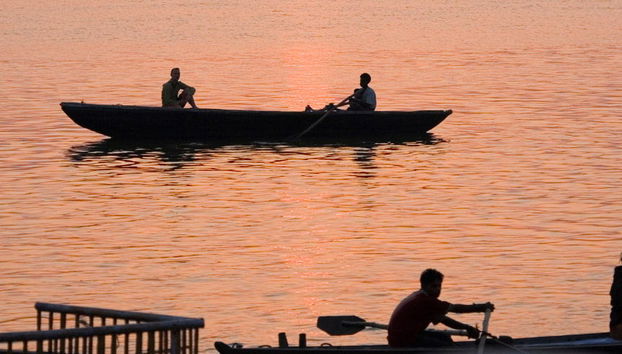 Paseo en barco al amanecer + Ceremonia Aarti - Foto 4