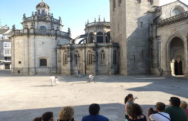 Lugo Guided City Tour - Photo 3