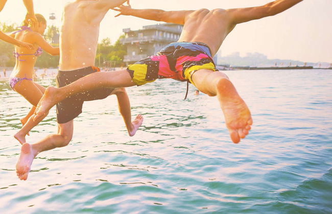 Boat Party in Valencia with Lunch - Photo 1