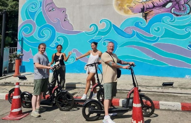 Bangkok e-Scooter and Longtail Boat Tour - Foto 6