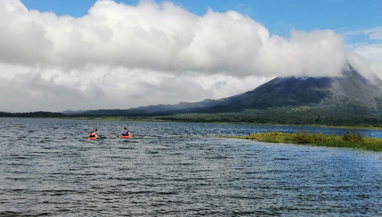 Traslado a Monteverde + Barco por el lago Arenal - Foto 1