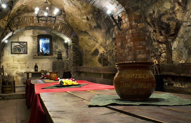Visita a la Bodega Histórica Don Carlos con cata de vinos - Foto 3