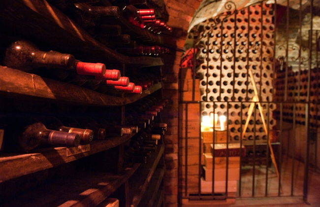 Visita a la Bodega Histórica Don Carlos con cata de vinos - Foto 4