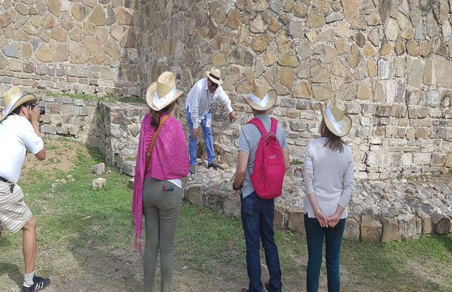 Excursión de medio día al yacimiento arqueológico de Monte Albán - Foto 3