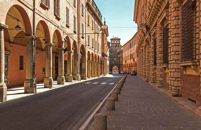 Bologna Secrets Quest: Gemme nascoste autoguidate Avventura - Foto 1