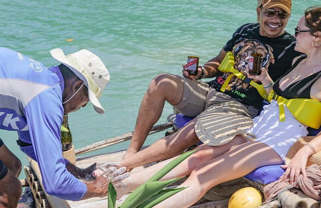 Chukka Reggae Rafting and Catamaran Sail, Snorkel and Party Cruise - Foto 6