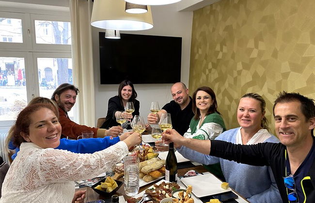 Cata de vinos en Lyon y Traboules Secretos - Foto 1