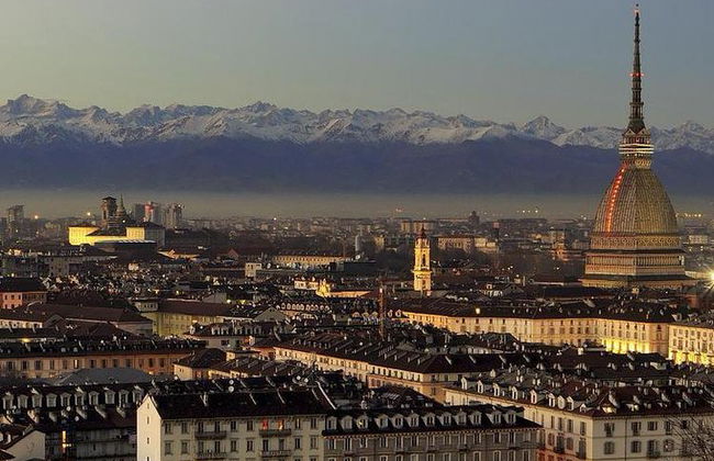 Torino by night visita guidata notturna a piedi di 2 ore in piccolo gruppo - Foto 1