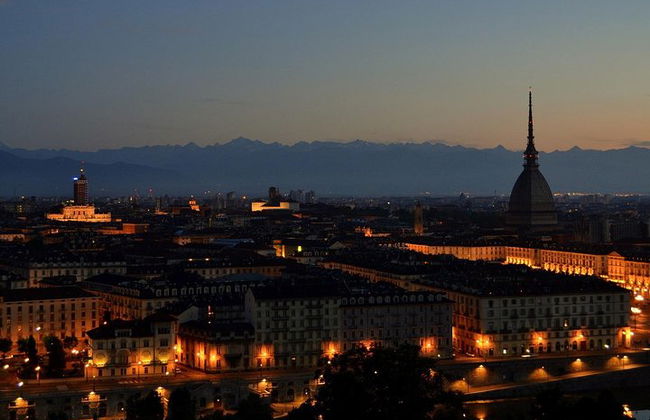 Torino by night visita guidata notturna a piedi di 2 ore in piccolo gruppo - Foto 3