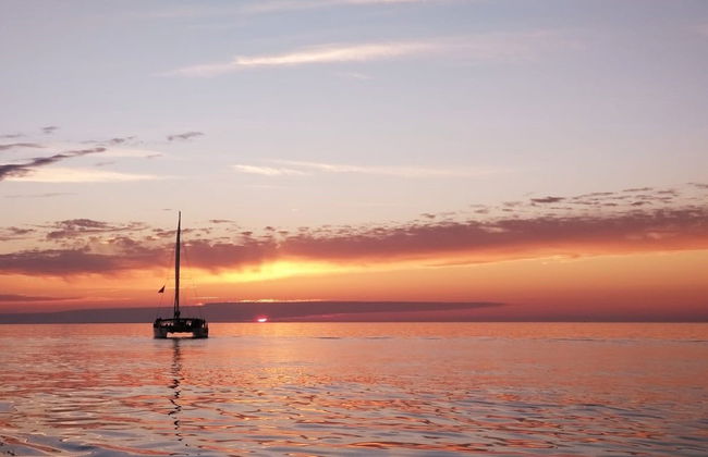 Paseo en catamarán al atardecer - Foto 4