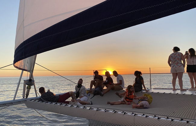 Paseo en catamarán al atardecer - Foto 2
