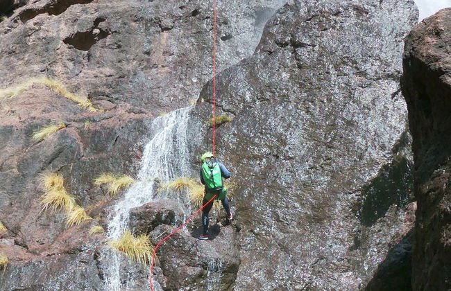 Descenso de cañones en el barranco de la Manta - Foto 3