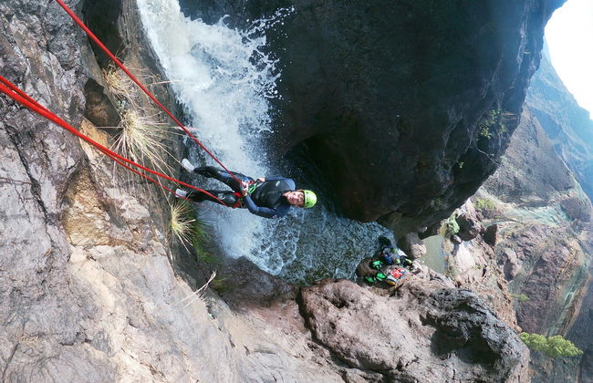 Descenso de cañones en el barranco de la Manta - Foto 5