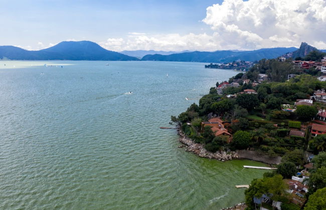 Alquiler de barco con patrón en Valle de Bravo - Photo 1