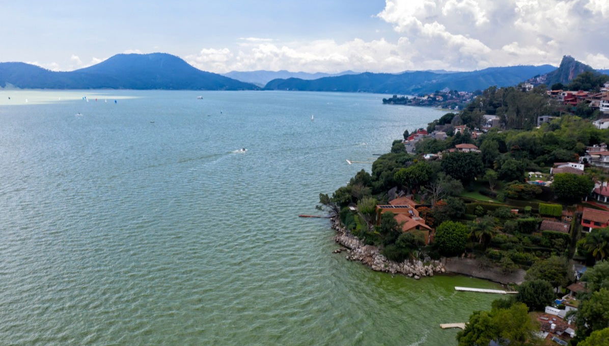 Alquiler de barco con patrón en Valle de Bravo - Photo 1