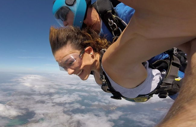 Skydiving in Newcastle - Photo 7