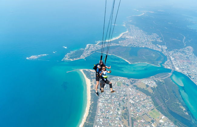 Skydiving in Newcastle - Photo 6