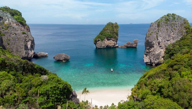 Phi Phi Islands Traditional Boat Tour - Photo 5