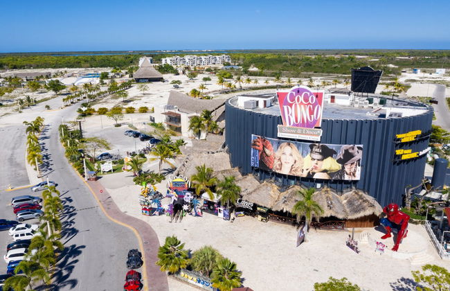 Coco Bongo Punta Cana Nightclub Party - Photo 2