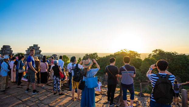 Templos de Angkor al amanecer o al atardecer - Foto 2