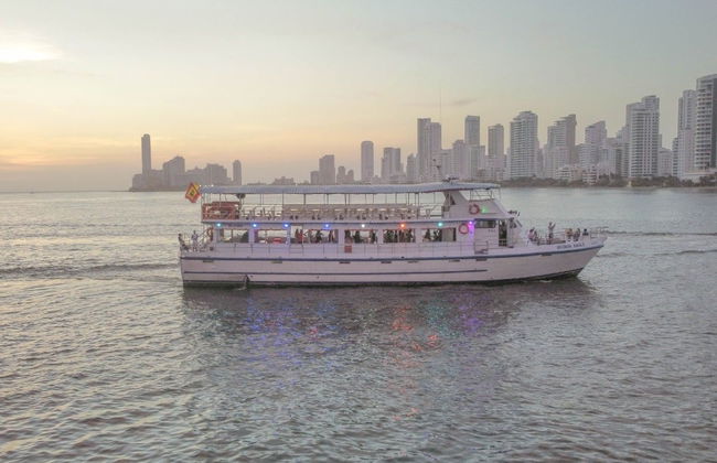 Fiesta caribeña en barco por Cartagena - Foto 3