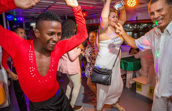 Fiesta caribeña en barco por Cartagena - Foto 1