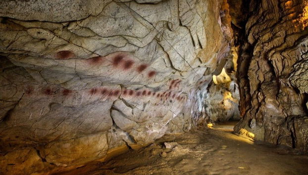 Excursión a las cuevas de Puente Viesgo y Valles Pasiegos - Foto 4