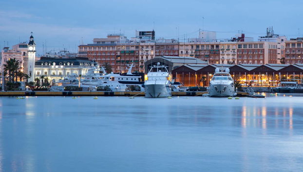 Paseo en catamarán al atardecer por la costa de Valencia - Foto 4