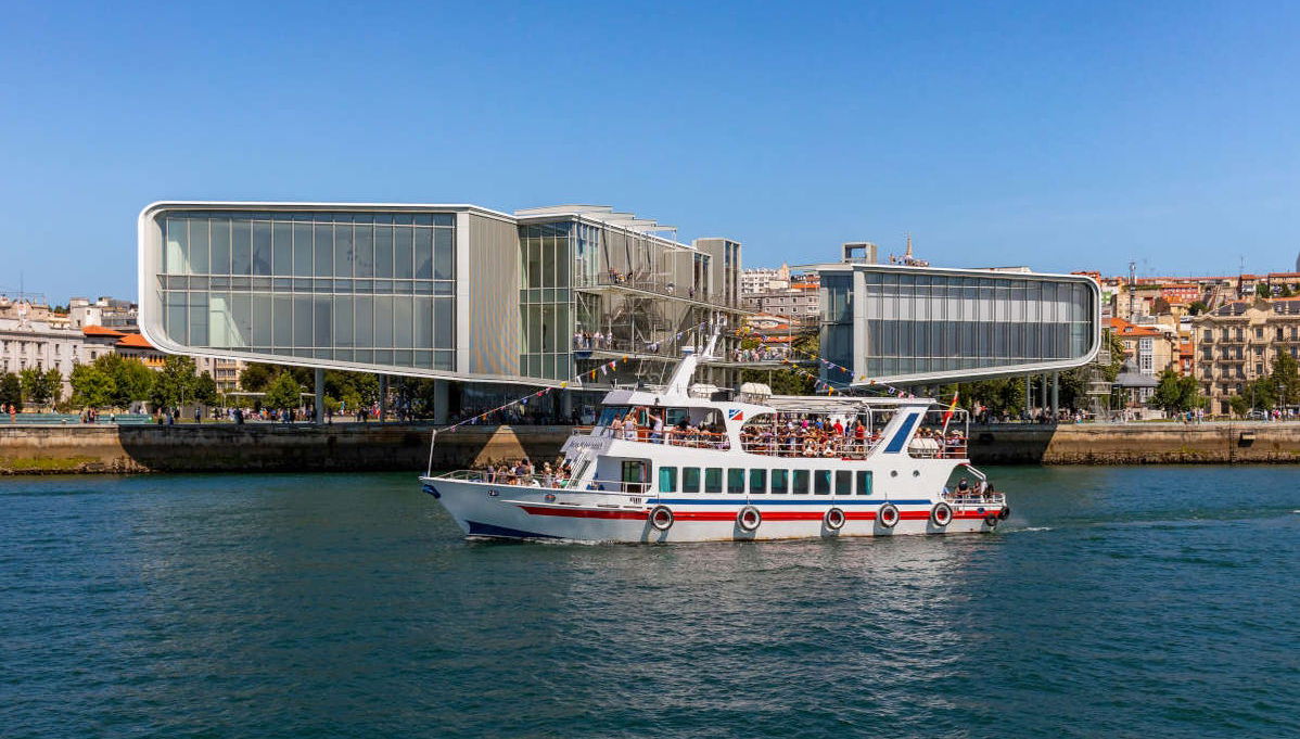 Paseo en barco por la bahía de Santander - Foto 1