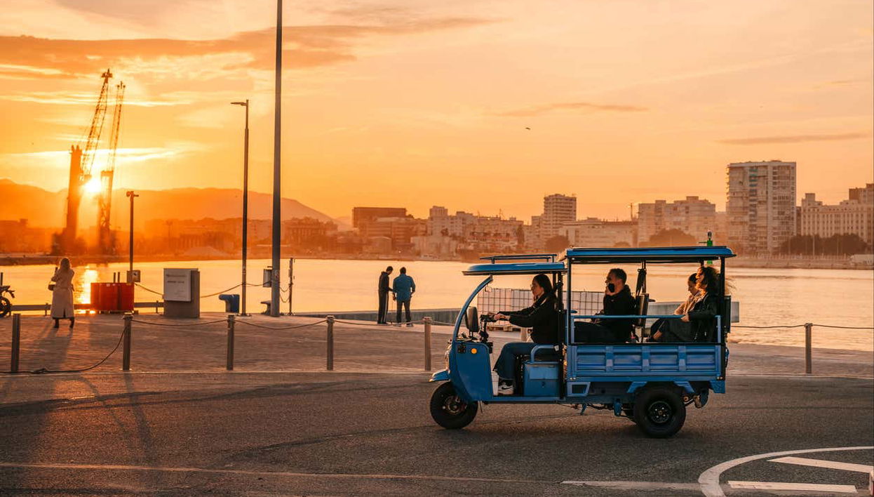 Balade en tuk-tuk dans Malaga - Photo 1