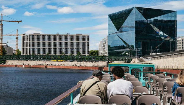 Paseo en barco por el río Spree y la esclusa Mühlendammschleuse - Foto 4