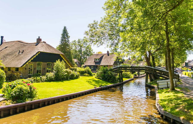 Giethoorn Day Trip - Photo 2