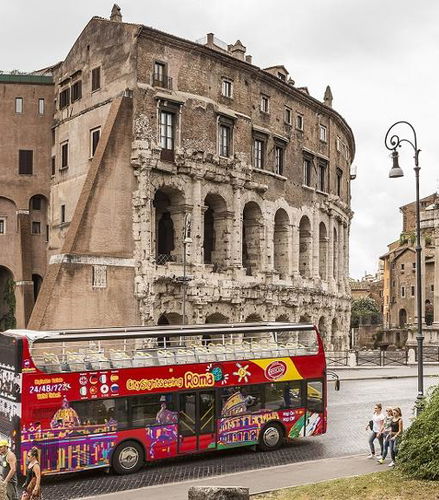 Foto de Traslado desde el Puerto de Civitavecchia a Roma con billete de autobús turístico