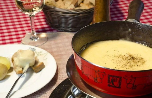 Tour por Zúrich al atardecer + Cena de fondue - Foto 3