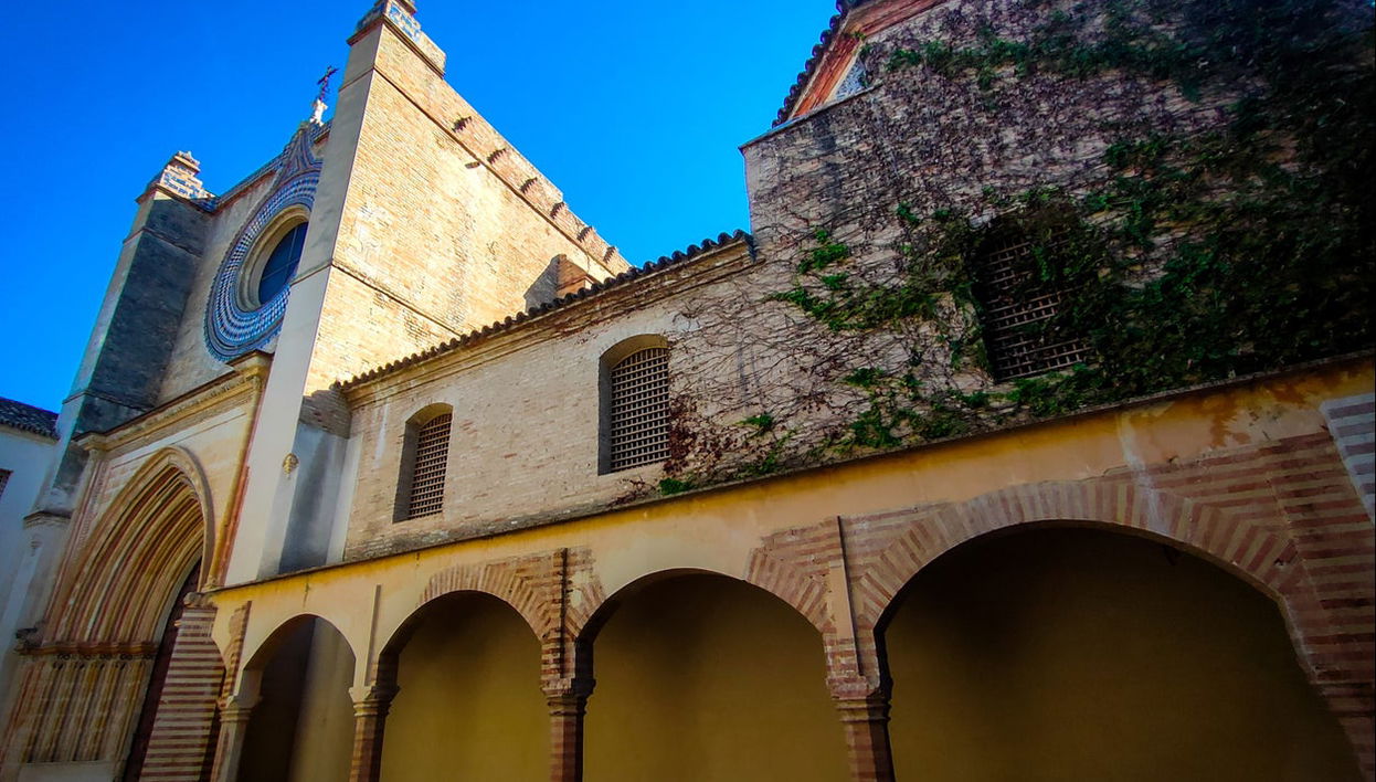Visita guiada por el monasterio de Santa María de las Cuevas - Foto 1
