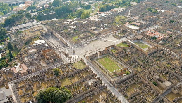 Private Helicopter Tour of Pompeii & Vesuvius - Foto 2