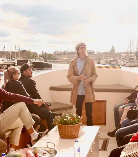 Foto de 100% Electric Open Boat Sightseeing Ride