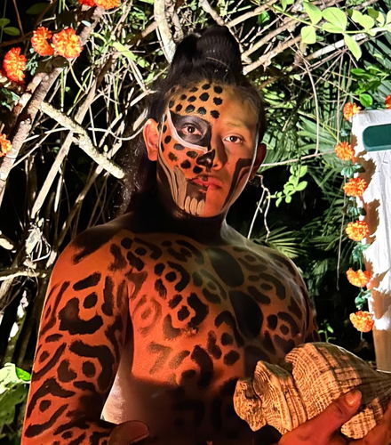 Foto de Ceremonia del Día de Muertos en un cenote